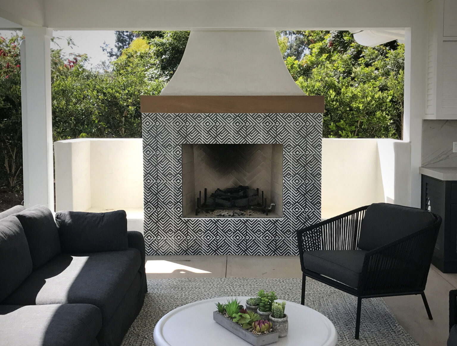 waterways black carrara blanco