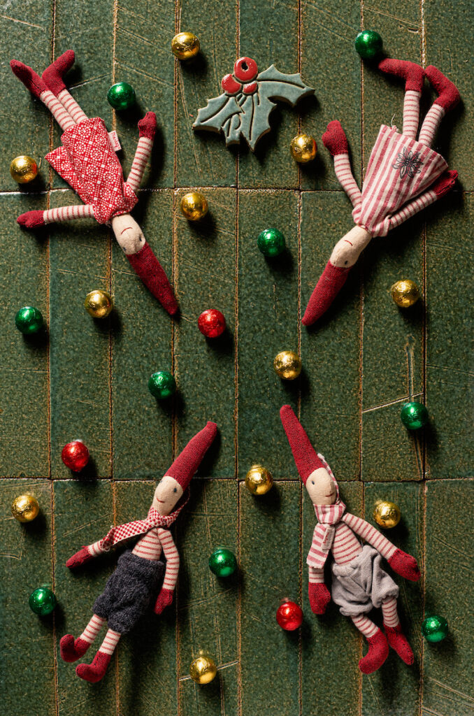 holiday kitchen tile floor design ideas