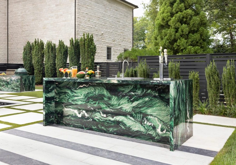 artistic tile verde aurora greenwich residence outdoor bar 02 slvaurp2 1200x800 5b2df79